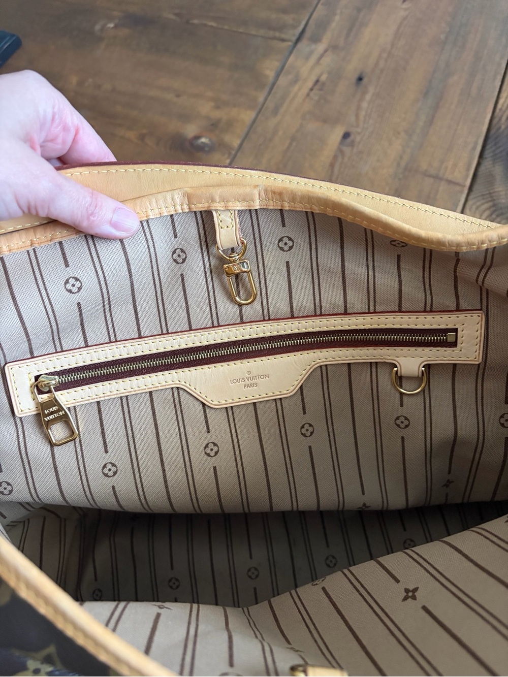 Louis Vuitton Monogram Canvas Shoulder Bag with Natural Vachetta Trim - Picture 2 of 6